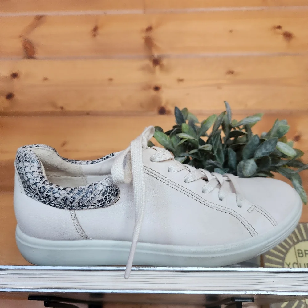 ECCO Soft‎ Bone White Snake Pebbled Leather Comfort Sneakers Walking Shoes Sz 36